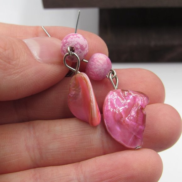 Pink Shell Dangle Earrings Vintage Costume Jewelry - Picture 2 of 5